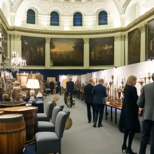 Discover-Diverse-Collectibles-at-The-Treasure-House-Fair-2024