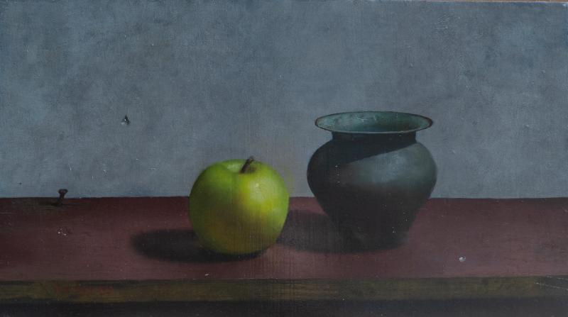 A-pitcher-and-a-green-apple