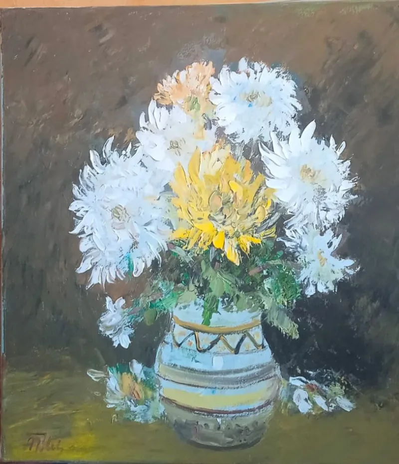 Vas-with-chrysanthemums