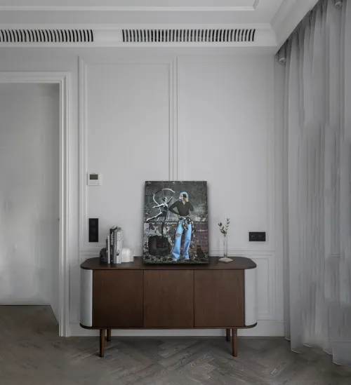 Selfie with Banksy Art 3.webp