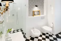 The-Dos-and-Don'ts-of-Bathroom-Art